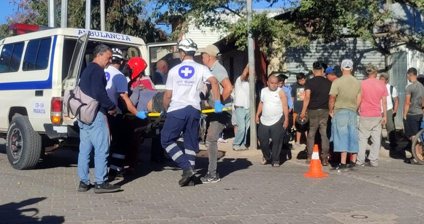 Los lesionados fueron atendidos por socorristas de la Cruz Blanca. Foto: Cortesía/Radio ABC Stereo Los lesionados fueron atendidos por socorristas de la Cruz Blanca. Foto: Cortesía/Radio ABC Stereo