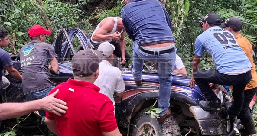 El vehículo quedó retorcido. Foto: Cortesía/Radio ABC Stereo El vehículo quedó retorcido. Foto: Cortesía/Radio ABC Stereo