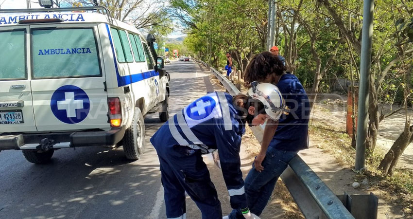 Socorristas de la Cruz Blanca acudieron al lugar. Foto: José Enrique Ortega/Radio ABC Stereo