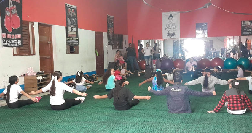 Durante la inauguración, 15 estudiantes participaron en una demostración. Foto: Cortesía/Radio ABC Stereo Durante la inauguración, 15 estudiantes participaron en una demostración. Foto: Cortesía/Radio ABC Stereo