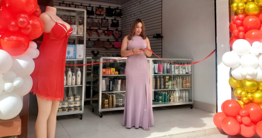 Antonia González, propietaria de tienda Resiliencia Belleza Exclusiva. Foto: Cristhofer Rodríguez/Radio ABC Stereo Antonia González, propietaria de tienda Resiliencia Belleza Exclusiva. Foto: Cristhofer Rodríguez/Radio ABC Stereo