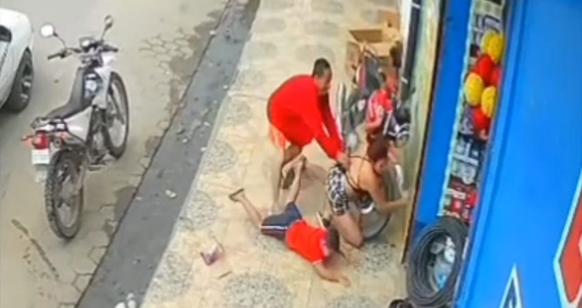 Cámaras registraron el acto violento. Captura de pantalla Cámaras registraron el acto violento. Captura de pantalla