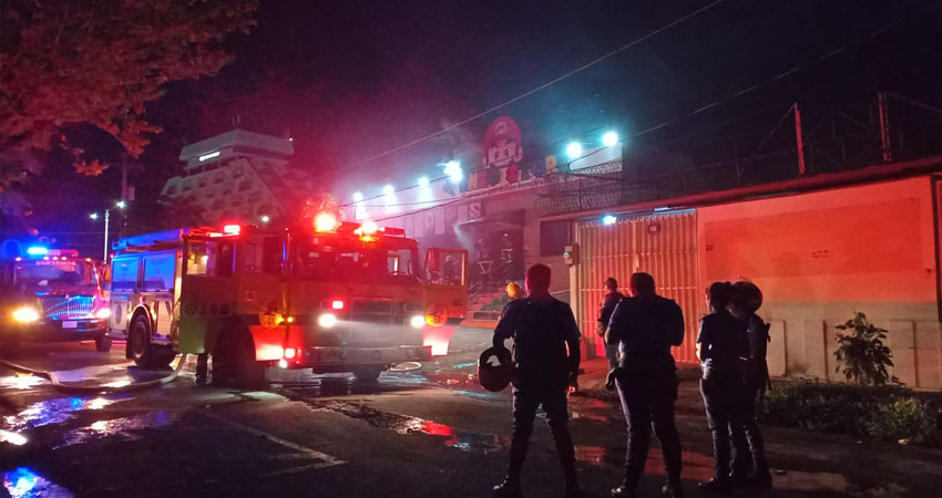 Incendio en tienda china “Enzo Store”. Foto: Cortesía/Radio ABC Stereo Incendio en tienda china “Enzo Store”. Foto: Cortesía/Radio ABC Stereo