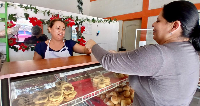 Vendedores de rosquillas y güirilas expresan preocupación por el alza en los lácteos, que está golpeando sus ingresos y generando descontento entre clientes.