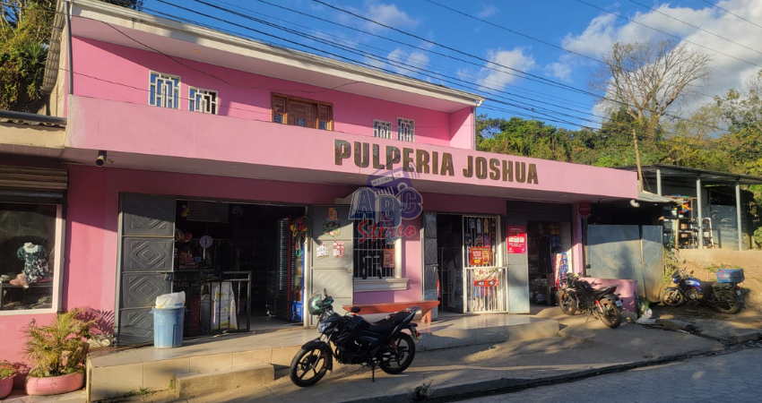 Las pérdidas ascienden a 30 mil córdobas en productos, además, del robo de un celular. El hecho ocurrió cuando no había energía eléctrica en la zona y las cámaras de vigilancia no estaban funcionando.