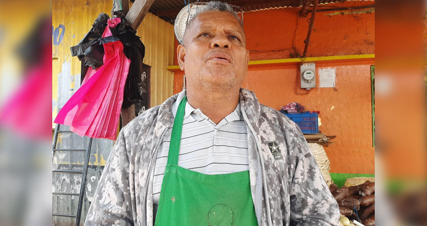 Estanislao Ramírez, de catcher a vendedor. Foto: Famnuel Úbeda/Radio ABC Stereo