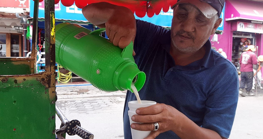 Danilo Lanuza, vendedor ambulante. Foto: Famnuel Úbeda/Radio ABC Stereo