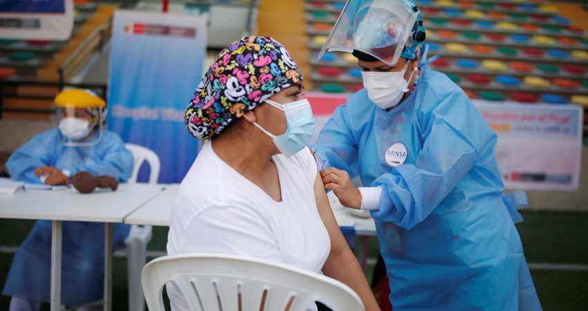 Usar mascarillas y mantener distanciamiento siempre es recomendado.