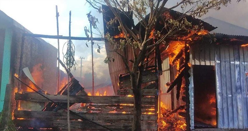 La vivienda estaba construida con madera y zinc. Foto: Juan Fco. Dávila/Radio ABC Stereo La vivienda estaba construida con madera y zinc. Foto: Juan Fco. Dávila/Radio ABC Stereo