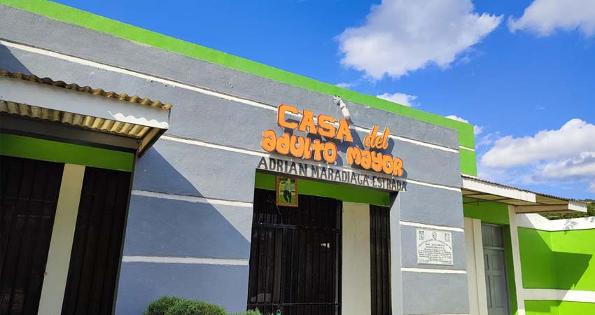 Las personas que necesiten apoyo y cumplan los requisitos pueden dirigirse a las instalaciones de la Casa del Adulto Mayor. Foto: Massiel Zeledón/Radio ABC Stereo Las personas que necesiten apoyo y cumplan los requisitos pueden dirigirse a las instalaciones de la Casa del Adulto Mayor. Foto: Massiel Zeledón/Radio ABC Stereo