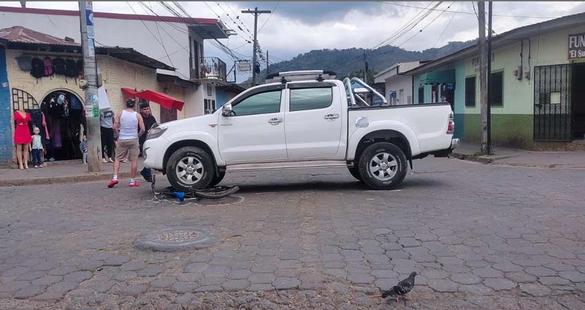 El accidente dejó daños materiales y lesiones leves. Foto: Cortesía/Radio ABC Stereo El accidente dejó daños materiales y lesiones leves. Foto: Cortesía/Radio ABC Stereo