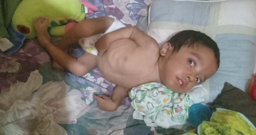 No han podido llevarlo a recibir atención médica, ni le han logrado comprar en tiempo y forma su leche, medicamentos y alimentos especiales. Foto: Cortesía/Radio ABC Stereo