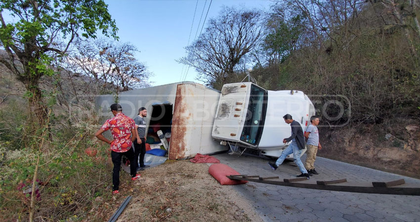 Vuelco de camión en Estelí. Foto: José Enrique Ortega/Radio ABC Stereo Vuelco de camión en Estelí. Foto: José Enrique Ortega/Radio ABC Stereo