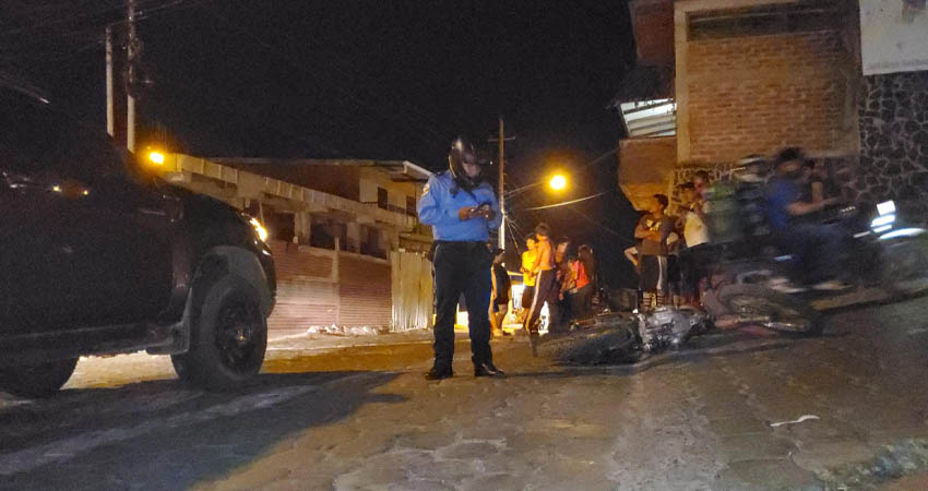 Conductor de camioneta impactó a motociclista. Foto: Cortesía/Radio ABC Stereo Conductor de camioneta impactó a motociclista. Foto: Cortesía/Radio ABC Stereo