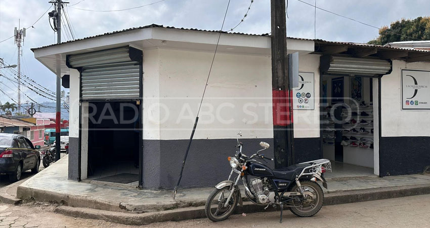 Capturan a supuestos responsables del robo de una joyería. Foto: Cortesía/Radio ABC Stereo Capturan a supuestos responsables del robo de una joyería. Foto: Cortesía/Radio ABC Stereo