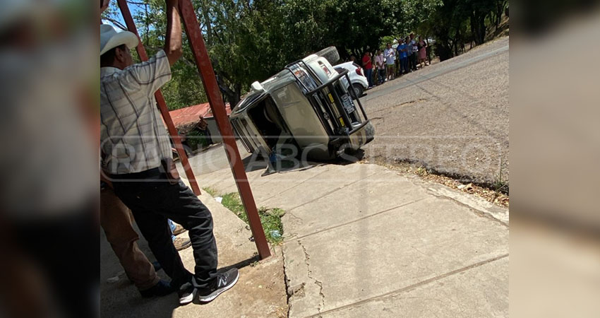 Vuelco de camioneta en Condega, Estelí.                   Foto: Cortesía / Radio ABC Stereo Vuelco de camioneta en Condega, Estelí.                   Foto: Cortesía / Radio ABC Stereo