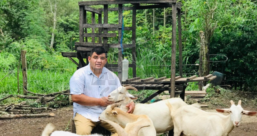 Félix Josué Hernández, caprinocultor. Foto: Cortesía/Radio ABC Stereo