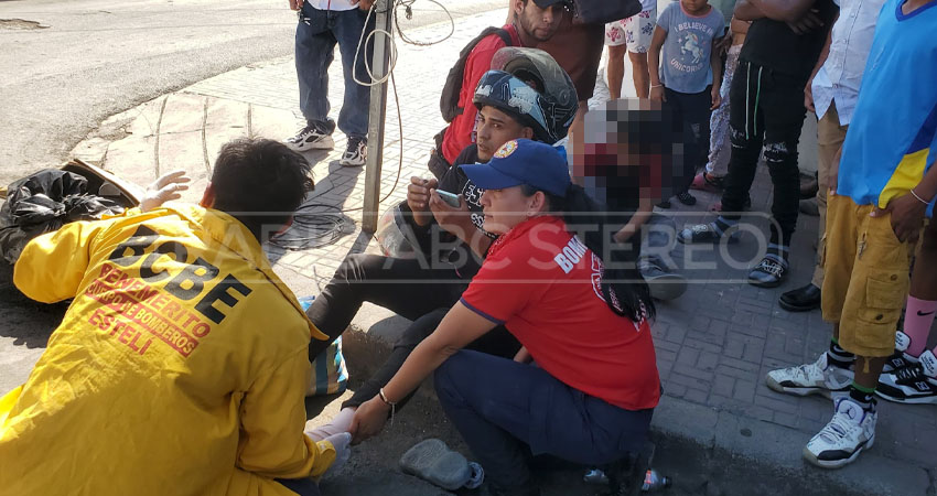 Tanto el motociclista como el niño sufrieron lesiones. Foto: José Enrique Ortega/Radio ABC Stereo Tanto el motociclista como el niño sufrieron lesiones. Foto: José Enrique Ortega/Radio ABC Stereo