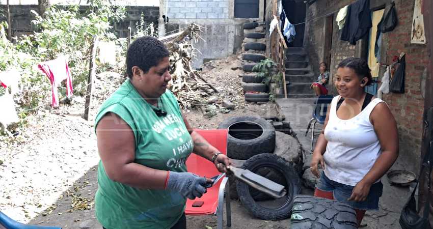 Johana tiene 18 años desempeñando este oficio. Foto: Famnuel Úbeda/Radio ABC Stereo