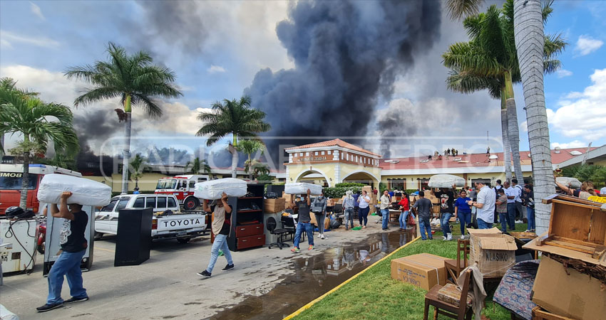 Incendio en Fábrica AJ Fernández, Estelí. Foto: Famnuel Úbeda/Radio ABC Stereo