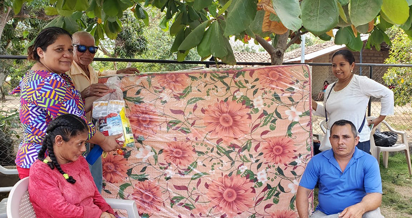 La ayuda incluye alimentos y colchonetas. Foto: Cortesía La ayuda incluye alimentos y colchonetas. Foto: Cortesía