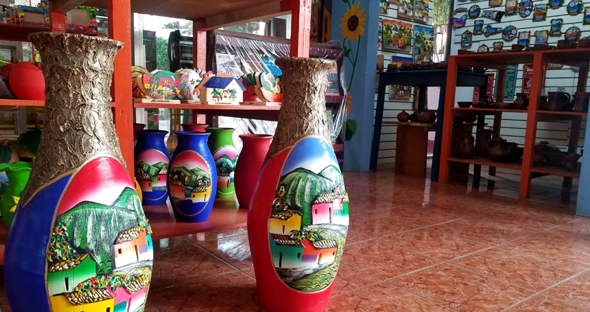 Las ventas de artesanía bajísimas o en cero. Foto: Roberto Mora/Radio ABC Stereo