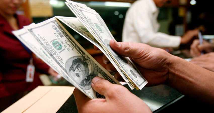 Las remesas se mantienen pero con montos más bajos. Foto: Referencial Las remesas se mantienen pero con montos más bajos. Foto: Referencial