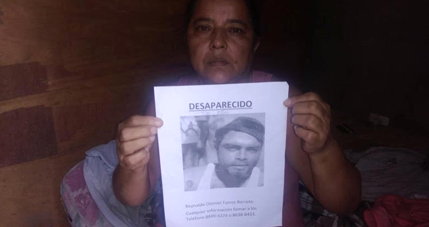 Eloisa Barreto muestra la foto de su hijo. Foto: Juan Fco. Dávila/Radio ABC Stereo Eloisa Barreto muestra la foto de su hijo. Foto: Juan Fco. Dávila/Radio ABC Stereo