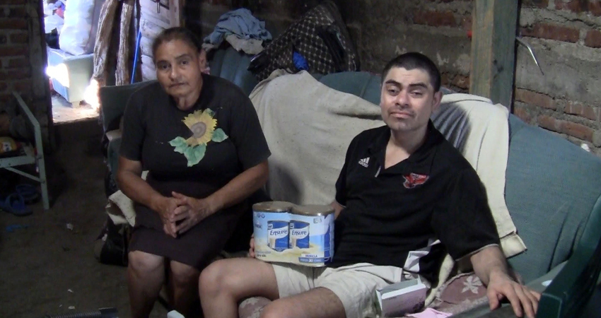 Rudy depende de la asistencia de su mamá. Foto: Juan Fco. Dávila/Radio ABC Stereo Rudy depende de la asistencia de su mamá. Foto: Juan Fco. Dávila/Radio ABC Stereo