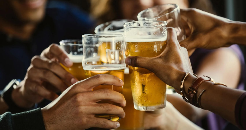 Los órganos más afectados por el consumo de alcohol son: El cerebro, corazón, pulmones e hígado. Foto referencial.