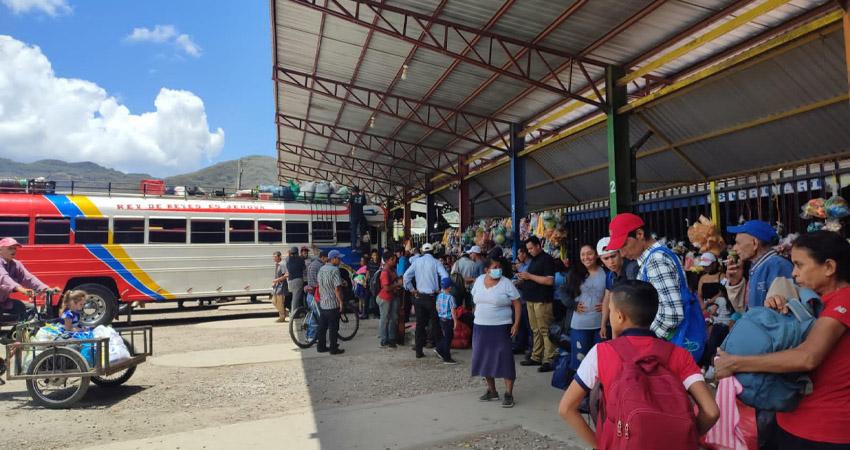 Las personas ya retomaron sus actividades cotidianas, luego de Semana Santa. Foto: Massiel Zeledón/Radio ABC Stereo Las personas ya retomaron sus actividades cotidianas, luego de Semana Santa. Foto: Massiel Zeledón/Radio ABC Stereo