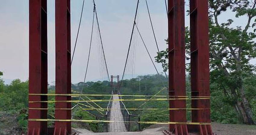 Las autoridades clausuraron temporalmente el paso para evitar peligro. Foto: Cortesía/Radio ABC Stereo Las autoridades clausuraron temporalmente el paso para evitar peligro. Foto: Cortesía/Radio ABC Stereo