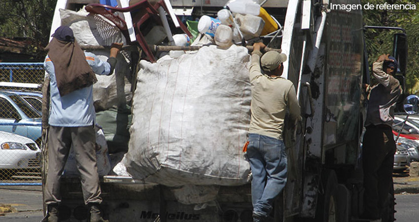 Ocho camiones recolectores hacen el recorrido por toda la ciudad y 4 comunidades. Imagen de referencia