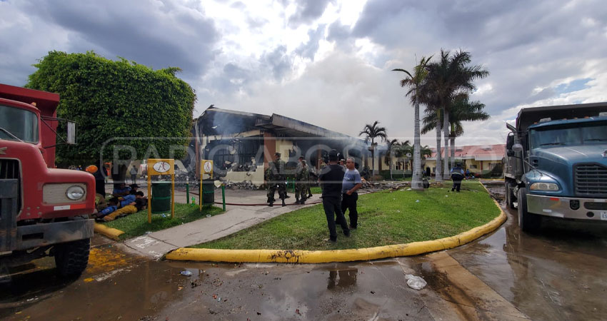 Obreros de la fábrica, bomberos, Policía Nacional, Cruz Blanca y Ejército de Nicaragua atendieron la emergencia. Foto: José Enrique Ortega/Radio ABC Stereo Obreros de la fábrica, bomberos, Policía Nacional, Cruz Blanca y Ejército de Nicaragua atendieron la emergencia. Foto: José Enrique Ortega/Radio ABC Stereo