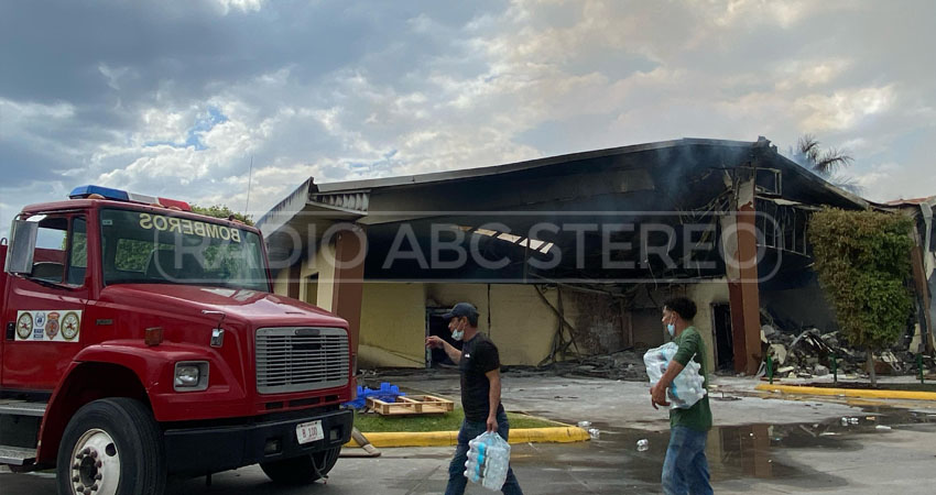 Muchos trabajadores ayudaron durante la emergencia. Foto: Alba Nubia Lira/Radio ABC Stereo Muchos trabajadores ayudaron durante la emergencia. Foto: Alba Nubia Lira/Radio ABC Stereo