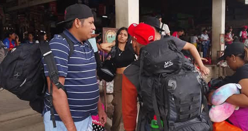 Migrantes en cotrán de Ocotal, Nueva Segovia. Foto: Marvin Gadea /Radio ABC Stereo Migrantes en cotrán de Ocotal, Nueva Segovia. Foto: Marvin Gadea /Radio ABC Stereo