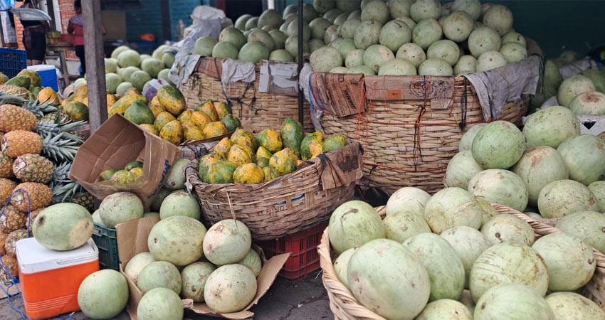 El precio de las frutas es accesible. Foto: Famnuel Úbeda/Radio ABC Stereo