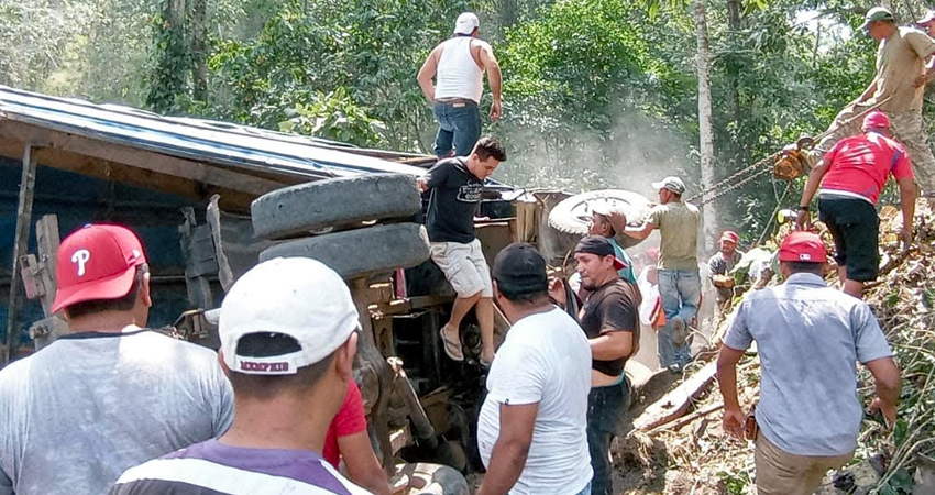 En el lugar fallecieron 3 personas y una de las heridas perdió la vida después. Foto: Cortesía Joptan Herrera Cano/Radio ABC Stereo En el lugar fallecieron 3 personas y una de las heridas perdió la vida después. Foto: Cortesía Joptan Herrera Cano/Radio ABC Stereo