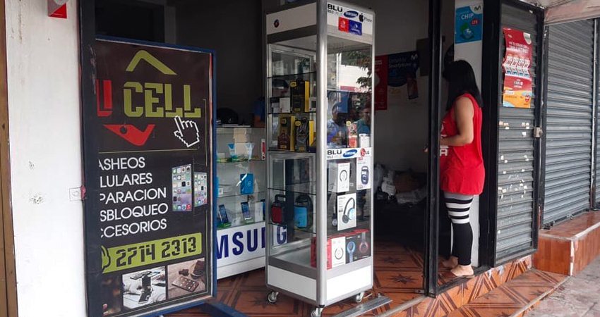 El robo ocurrió en una tienda de celulares ubicada cerca del Parque Infantil. Foto: Juan Fco. Dávila/Radio ABC Stereo
