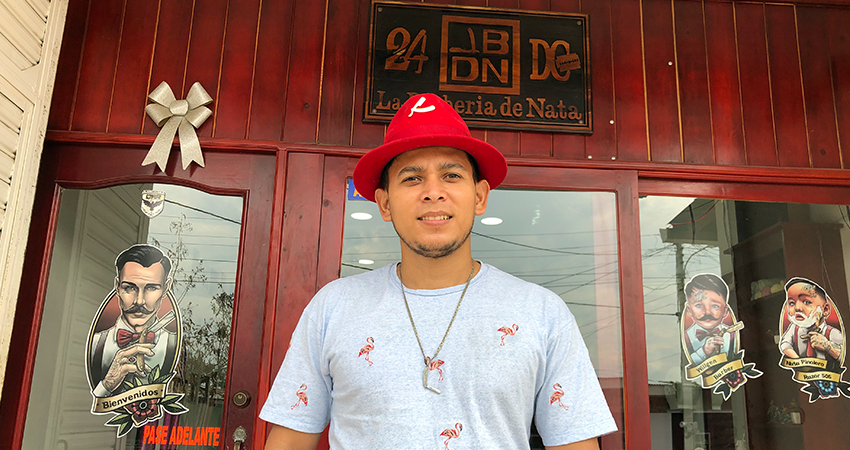 Natanael Hidalgo, talentoso barbero de Estelí. Foto: Isaac Rodríguez/Radio ABC Stereo