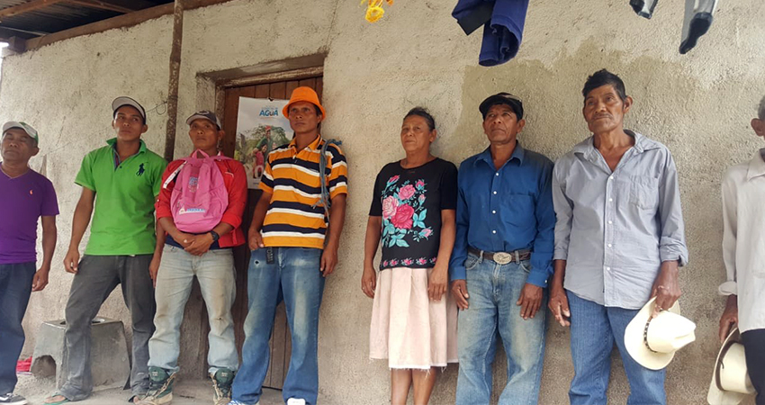 Los denunciantes aseguran tener los documentos que los acreditan como dueños. Foto: Cortesía/Denis García Los denunciantes aseguran tener los documentos que los acreditan como dueños. Foto: Cortesía/Denis García