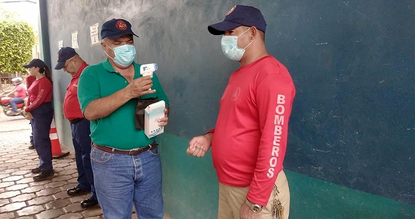 Luis Octavio Irías hizo entrega del donativo. Foto: Juan Fco. Dávila/Radio ABC Stereo Luis Octavio Irías hizo entrega del donativo. Foto: Juan Fco. Dávila/Radio ABC Stereo