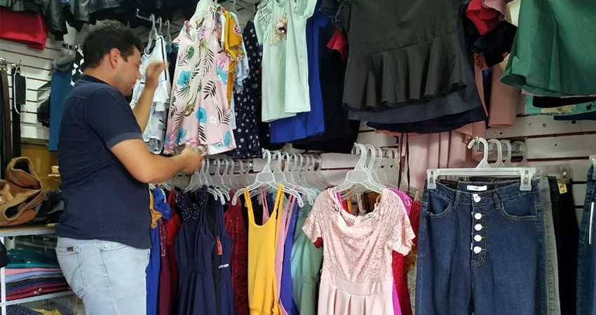 Comerciantes esperan mejores ventas de cara al 30 de mayo. Foto: Roberto Mora/Radio ABC Stereo