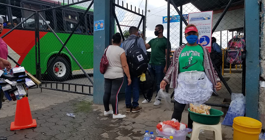 Ingreso de usuarios a la terminal de buses del norte en Estelí. Foto: Roberto Mora/Radio ABC Stereo Ingreso de usuarios a la terminal de buses del norte en Estelí. Foto: Roberto Mora/Radio ABC Stereo