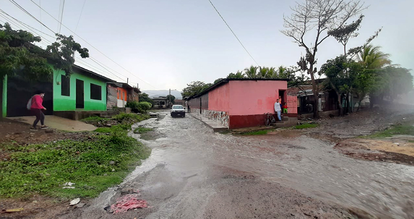 Calles dañadas en barrios ubicados al noroeste de Estelí. Foto: Famnuel Úbeda/Radio ABC Stereo Calles dañadas en barrios ubicados al noroeste de Estelí. Foto: Famnuel Úbeda/Radio ABC Stereo