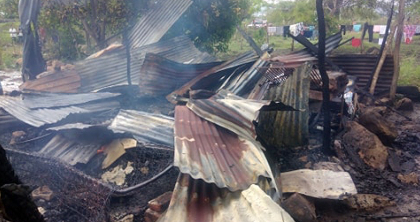 Incendio arrasa con humilde vivienda en Estelí Incendio arrasa con humilde vivienda en Estelí