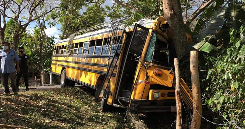 El conductor perdió el control del automotor. Foto: Cortesía/Radio ABC Stereo El conductor perdió el control del automotor. Foto: Cortesía/Radio ABC Stereo