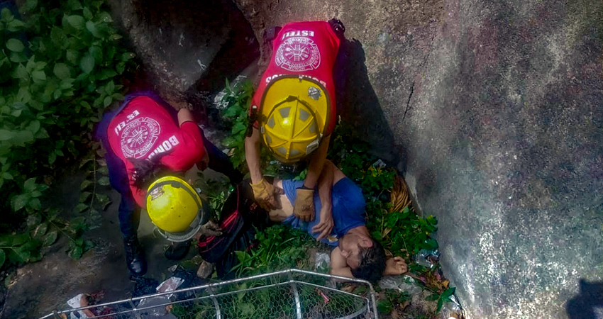 Lester Otoniel fue auxiliado por socorristas. Foto: Juan Fco. Dávila/Radio ABC Stereo Lester Otoniel fue auxiliado por socorristas. Foto: Juan Fco. Dávila/Radio ABC Stereo