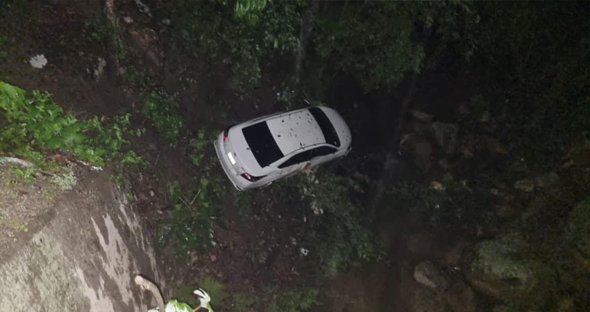 El auto sufrió considerables daños. Foto: Cortesía/Radio ABC Stereo