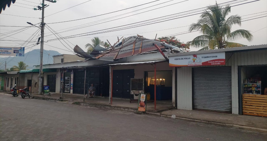 Las ráfagas de viento causaron sorpresa, preocupación y daños. Foto: Radio ABC Stereo Las ráfagas de viento causaron sorpresa, preocupación y daños. Foto: Radio ABC Stereo